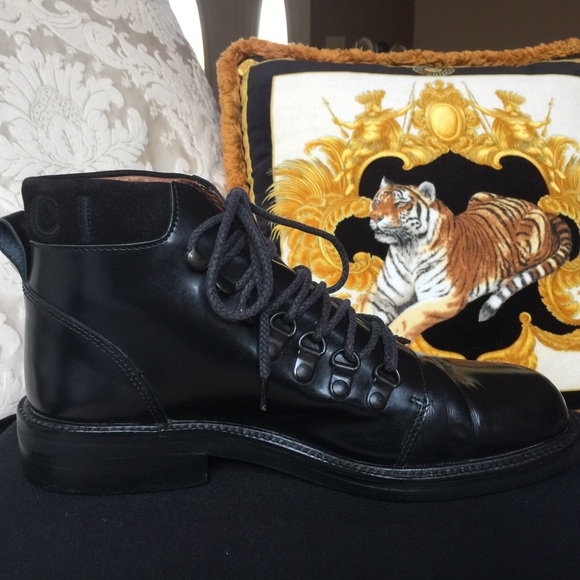 GUCCI Tom Ford ‘99 Black Leather Ankle Boots - Picture 2 of 7